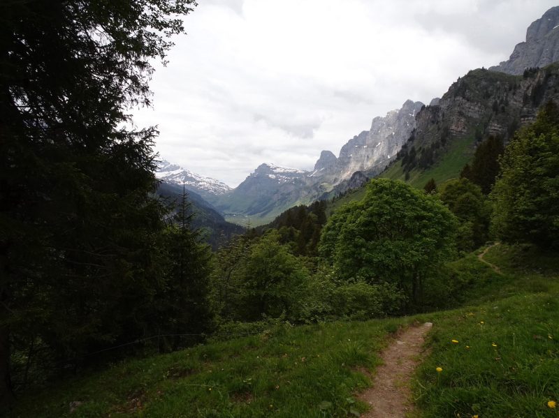Wandern, Deutschschweiz: Wandern und Gott in der Natur erfahren. Wandern, Deutschschweiz: Wandern und Gott in der Natur erfahren.